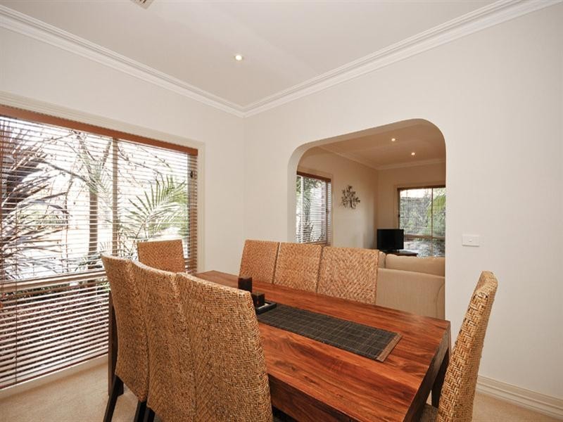 6 Chateau Close, Croydon VIC 3136