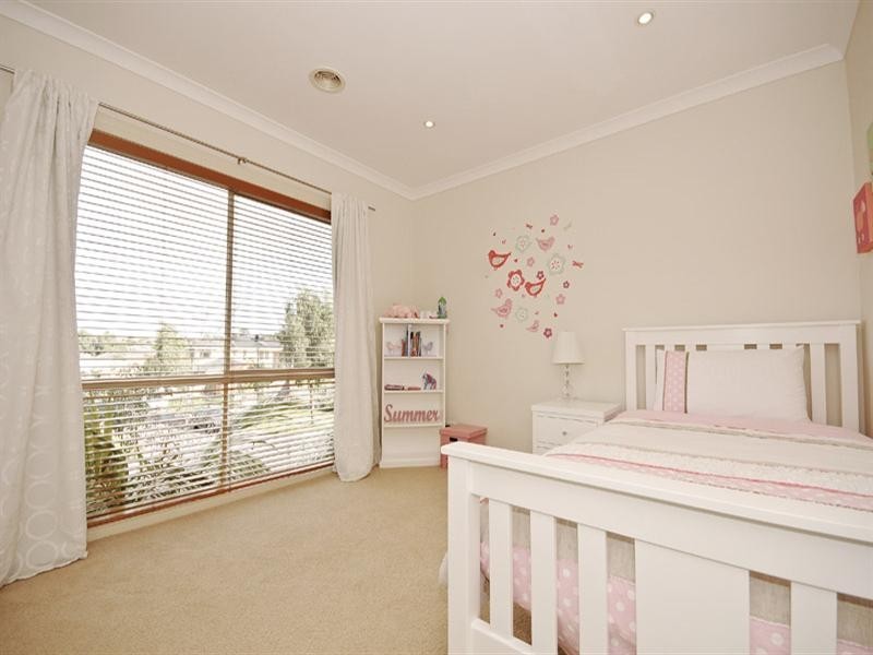 6 Chateau Close, Croydon VIC 3136