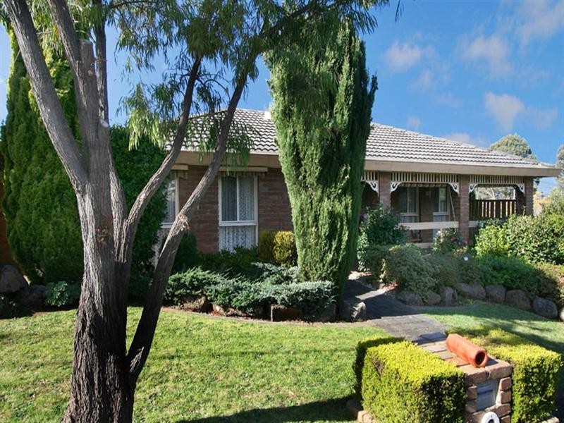 2 Crown Point, Chirnside Park VIC 3116