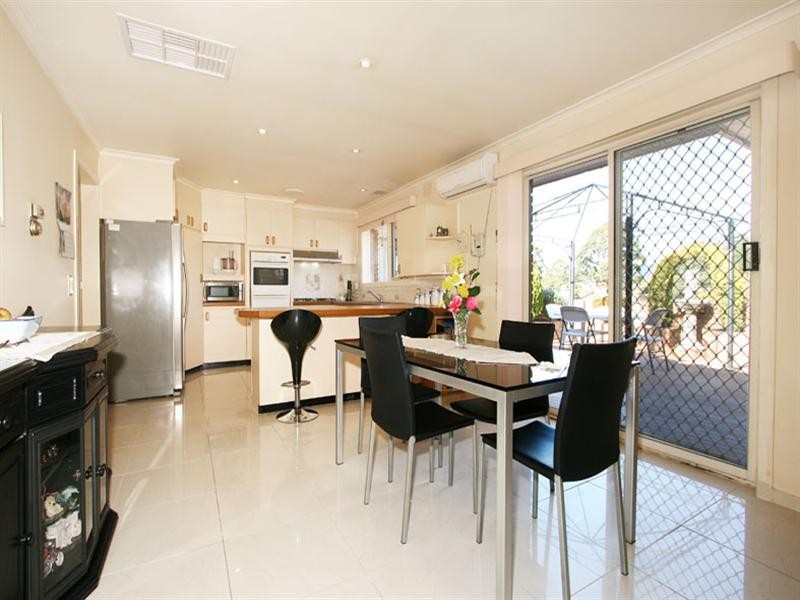 2 Crown Point, Chirnside Park VIC 3116