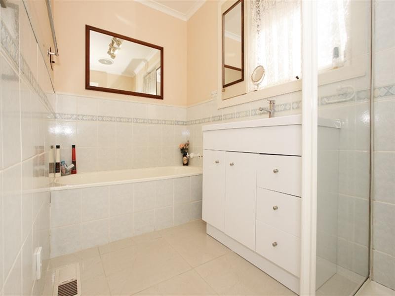 2 Crown Point, Chirnside Park VIC 3116