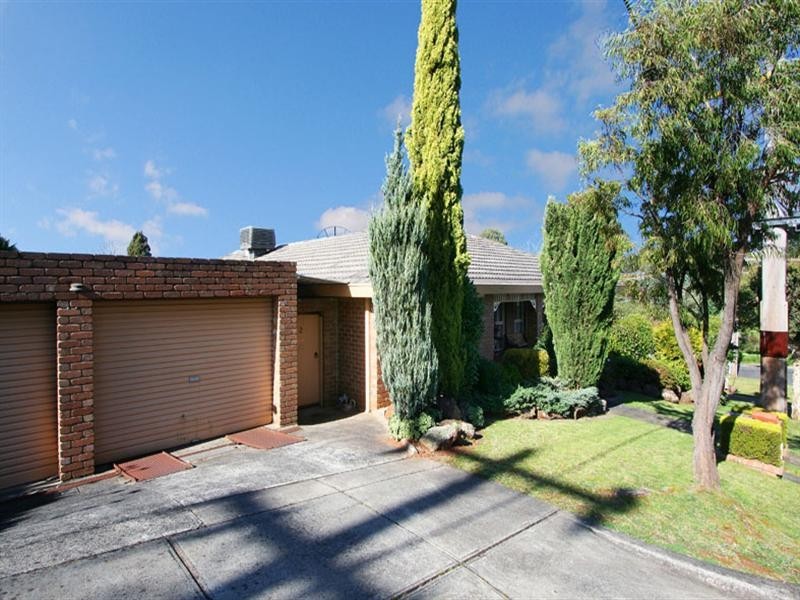2 Crown Point, Chirnside Park VIC 3116