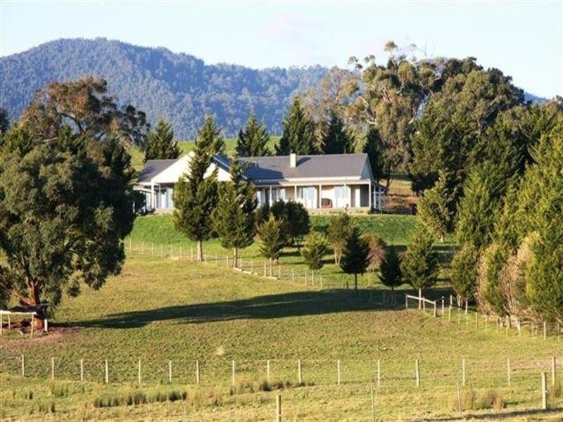 49 Pine Avenue, Healesville VIC 3777