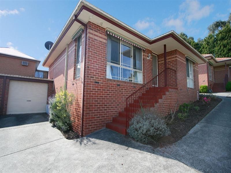 Unit 2, 12 Edward Road, Chirnside Park VIC 3116