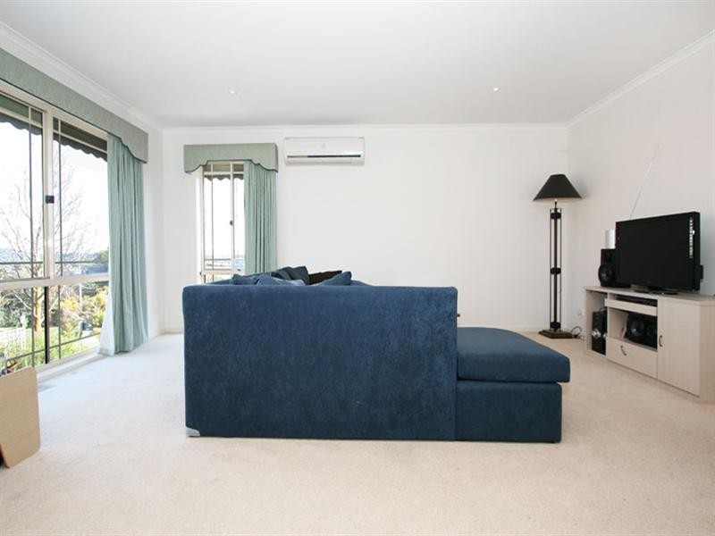 Unit 2, 12 Edward Road, Chirnside Park VIC 3116