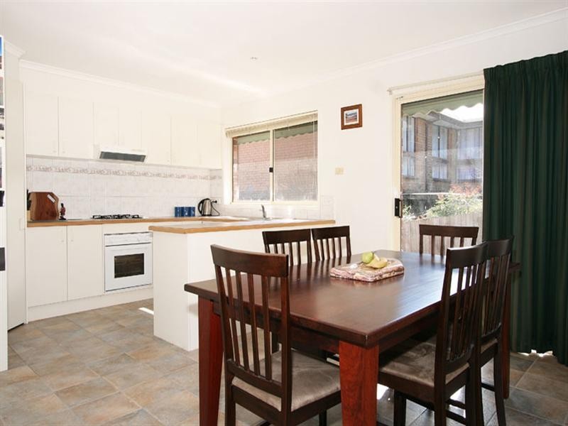 Unit 2, 12 Edward Road, Chirnside Park VIC 3116