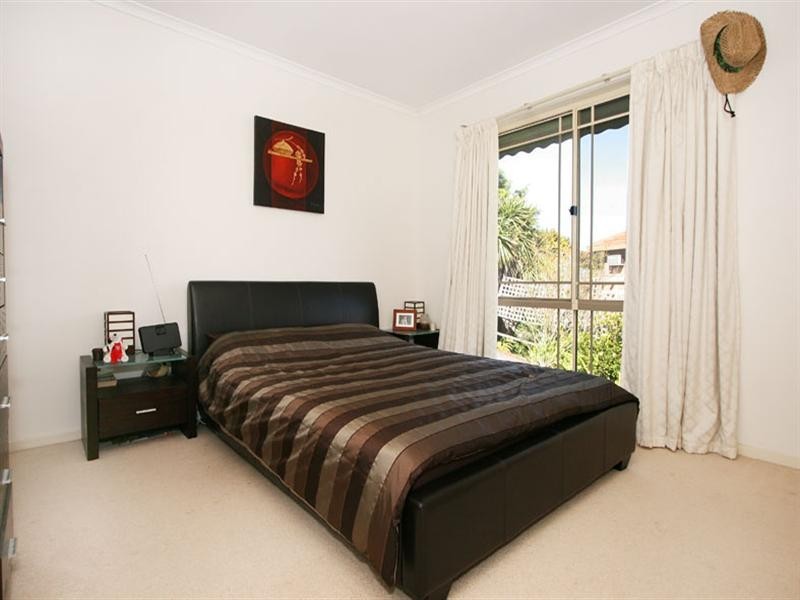 Unit 2, 12 Edward Road, Chirnside Park VIC 3116