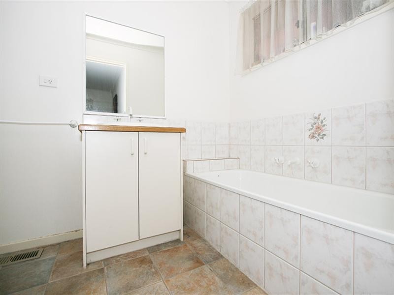 Unit 2, 12 Edward Road, Chirnside Park VIC 3116