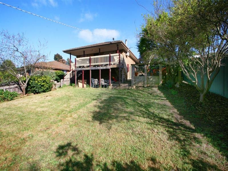 21 Penola Drive, Seville VIC 3139