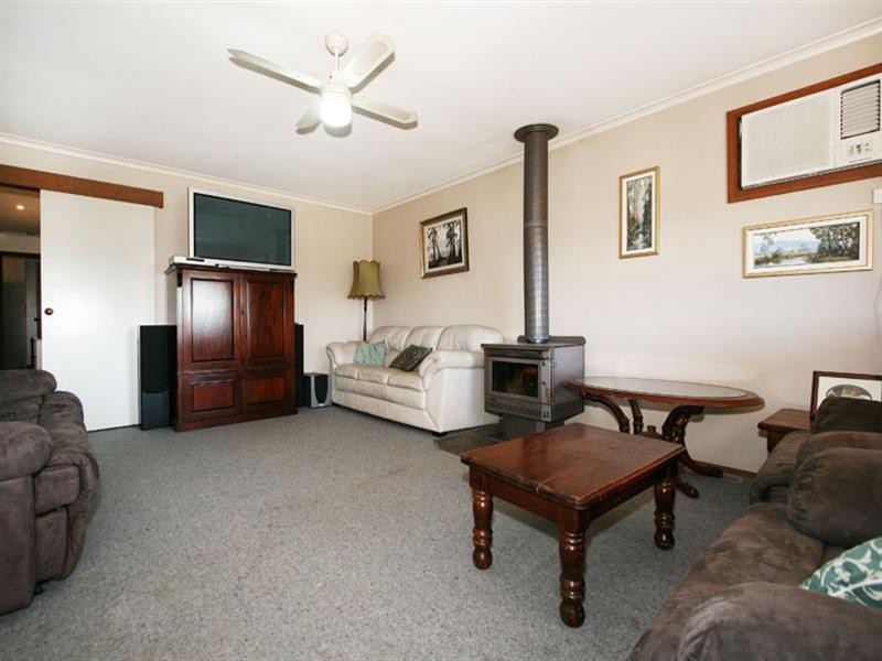 21 Penola Drive, Seville VIC 3139