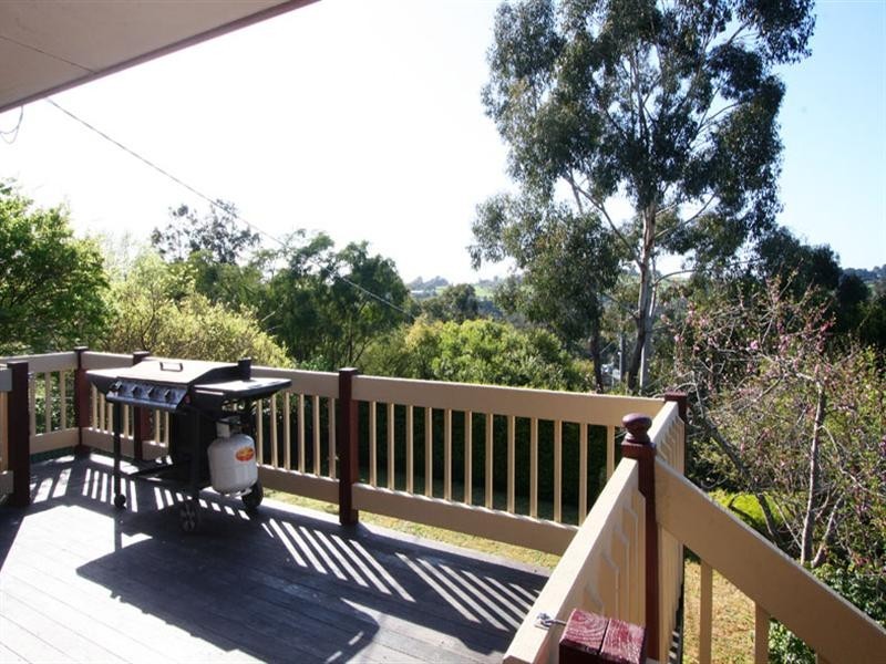 21 Penola Drive, Seville VIC 3139