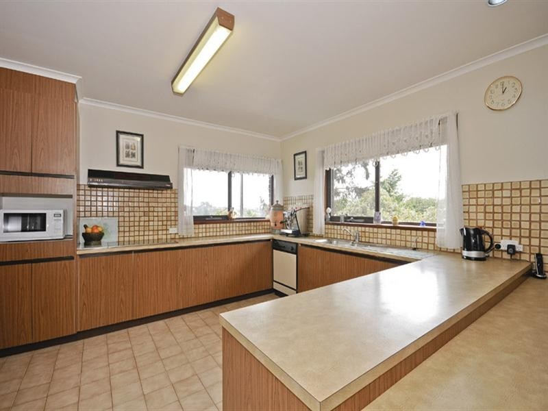 48 Crown Point Ridge, Chirnside Park VIC 3116