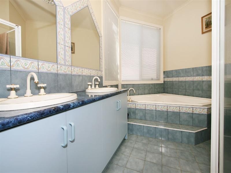 19 Delamere Drive, Chirnside Park VIC 3116