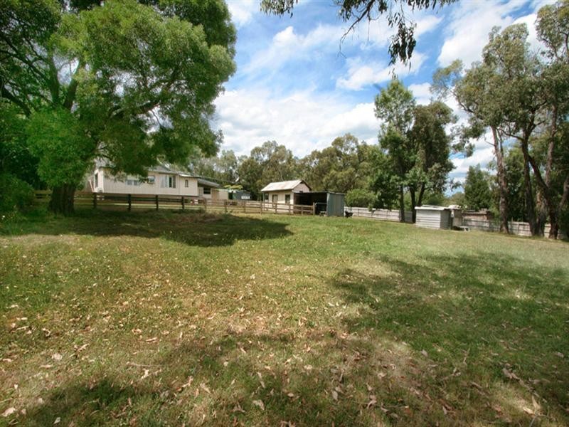 18 Carter Street, Launching Place VIC 3139