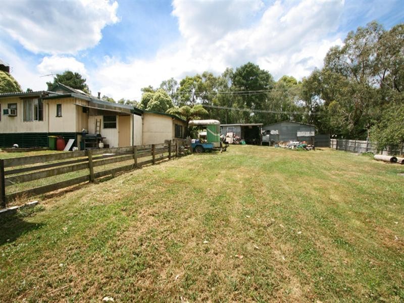 18 Carter Street, Launching Place VIC 3139