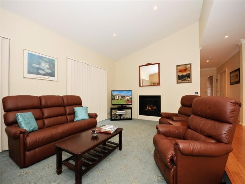 8 Regency Rise, Chirnside Park VIC 3116