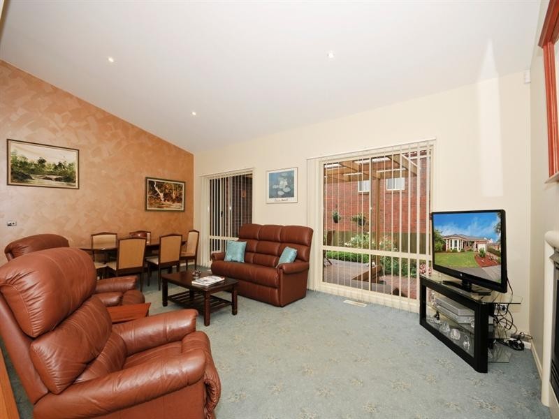 8 Regency Rise, Chirnside Park VIC 3116