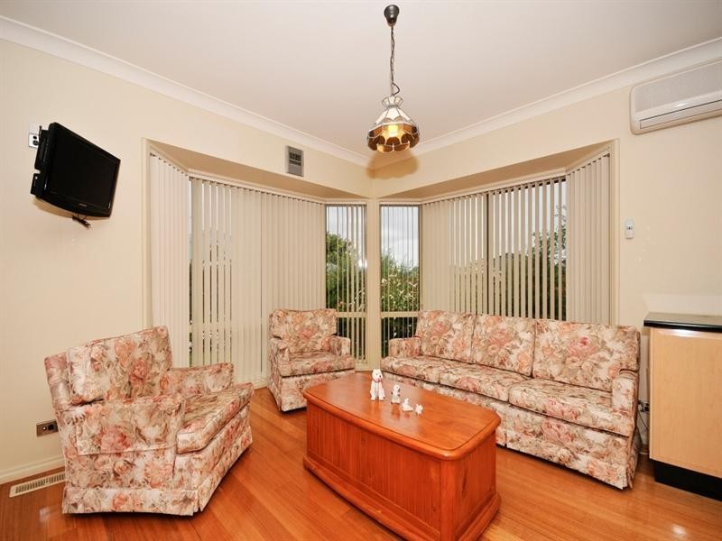 8 Regency Rise, Chirnside Park VIC 3116