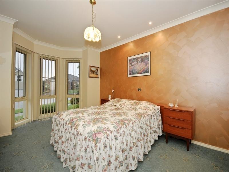 8 Regency Rise, Chirnside Park VIC 3116