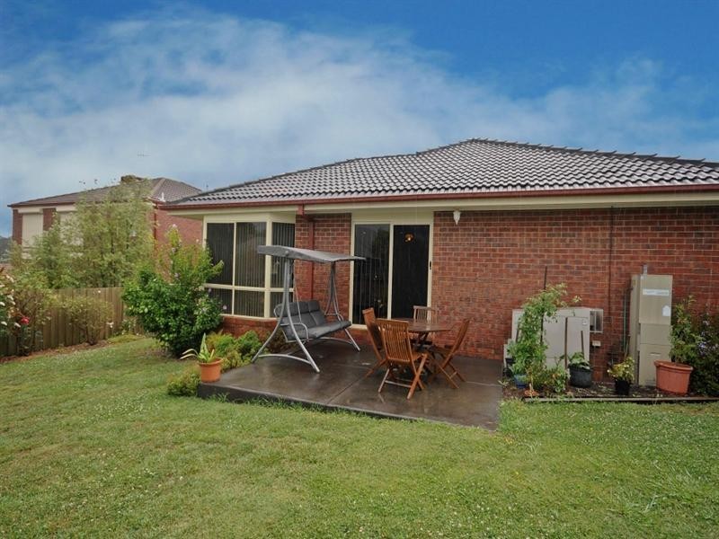 8 Regency Rise, Chirnside Park VIC 3116