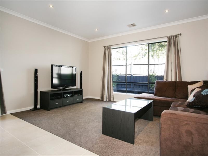 1/137 Switchback Road, Chirnside Park VIC 3116