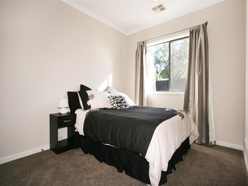 1/137 Switchback Road, Chirnside Park VIC 3116