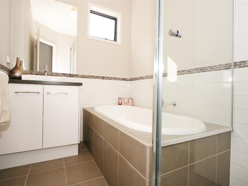 1/137 Switchback Road, Chirnside Park VIC 3116