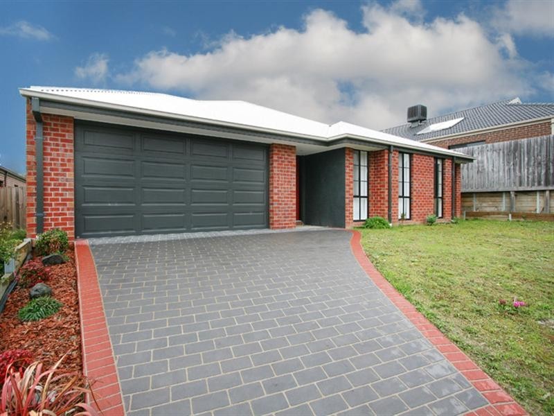 33 Larbert Road, Mooroolbark VIC 3138