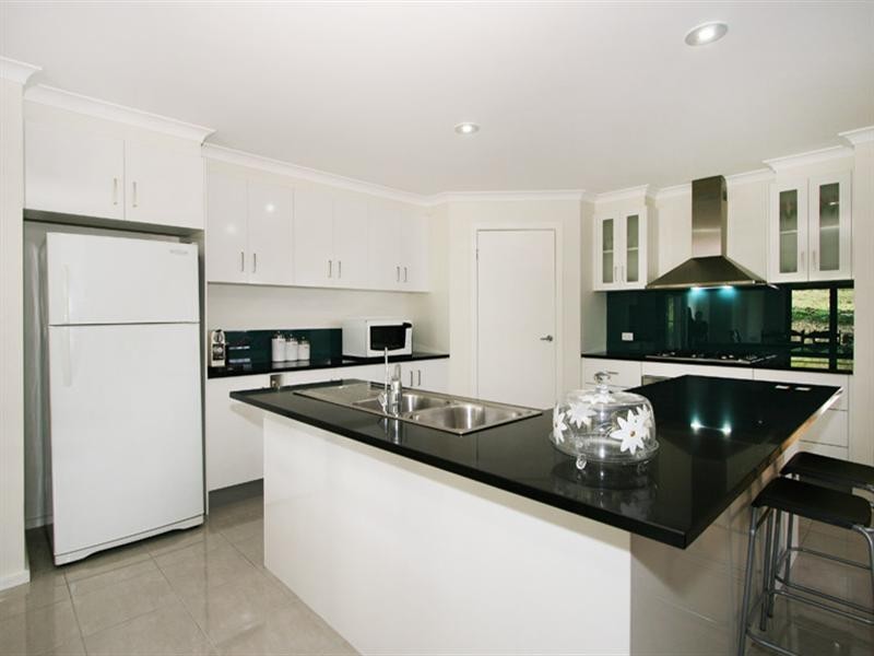 33 Larbert Road, Mooroolbark VIC 3138