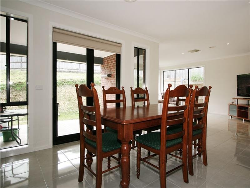 33 Larbert Road, Mooroolbark VIC 3138