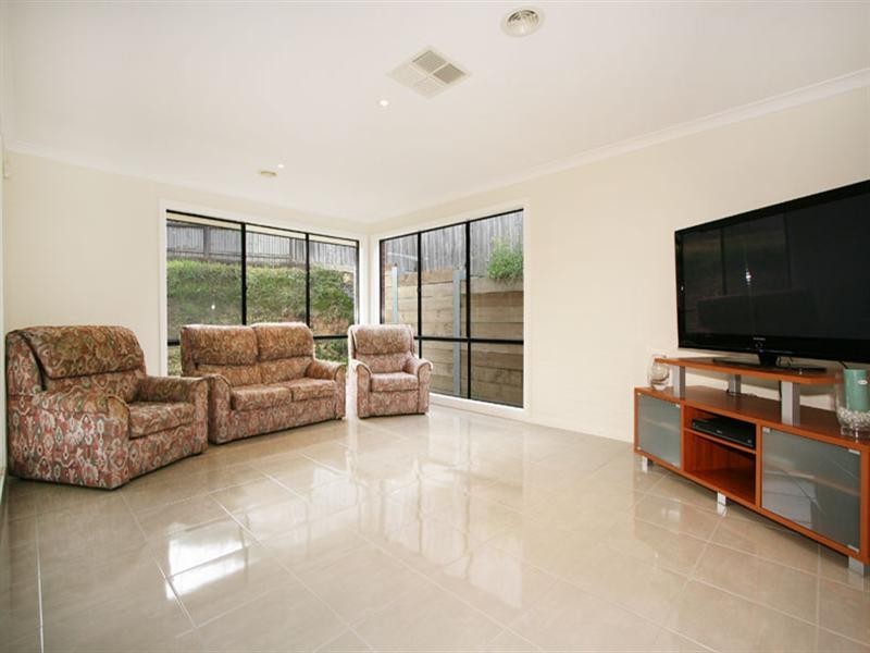 33 Larbert Road, Mooroolbark VIC 3138