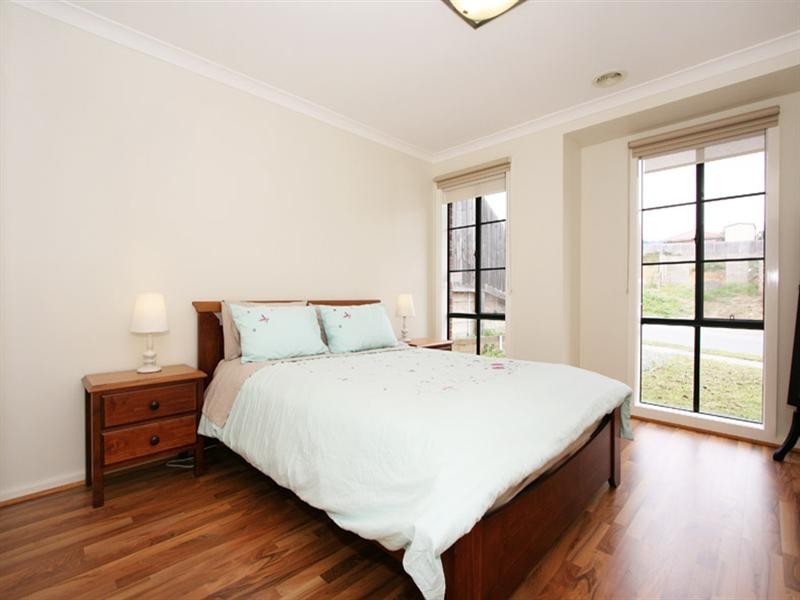 33 Larbert Road, Mooroolbark VIC 3138