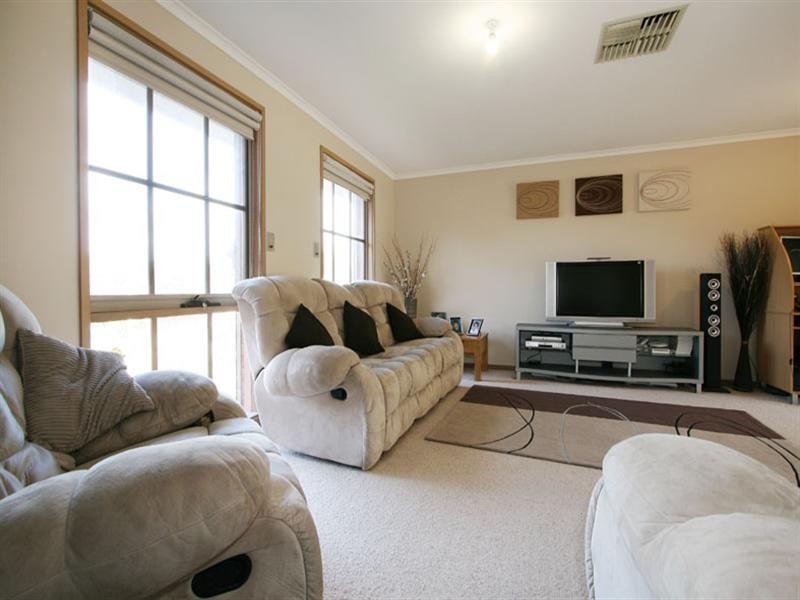 54 Anthony Drive, Chirnside Park VIC 3116
