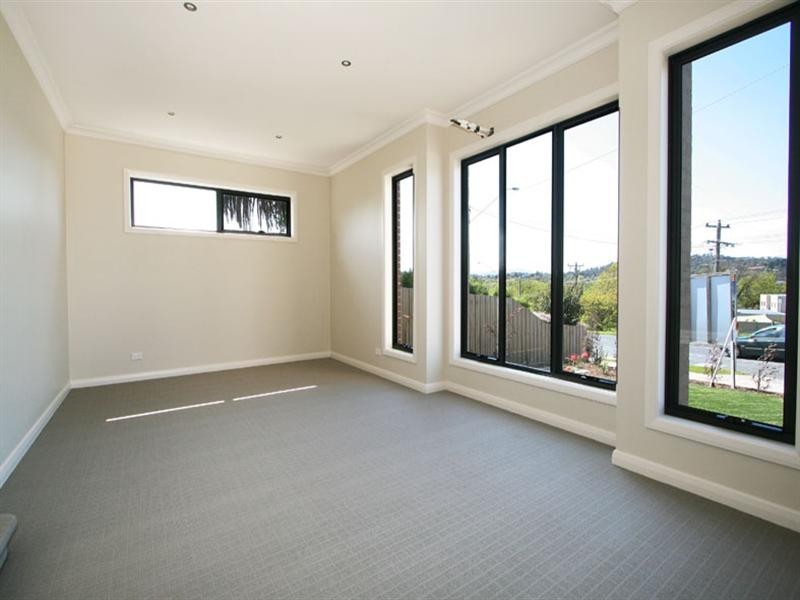 Unit 8, 11 Maroondah Highway, Lilydale VIC 3140
