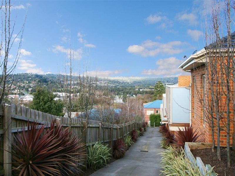 2/49 Albert Hill Road, Lilydale VIC 3140
