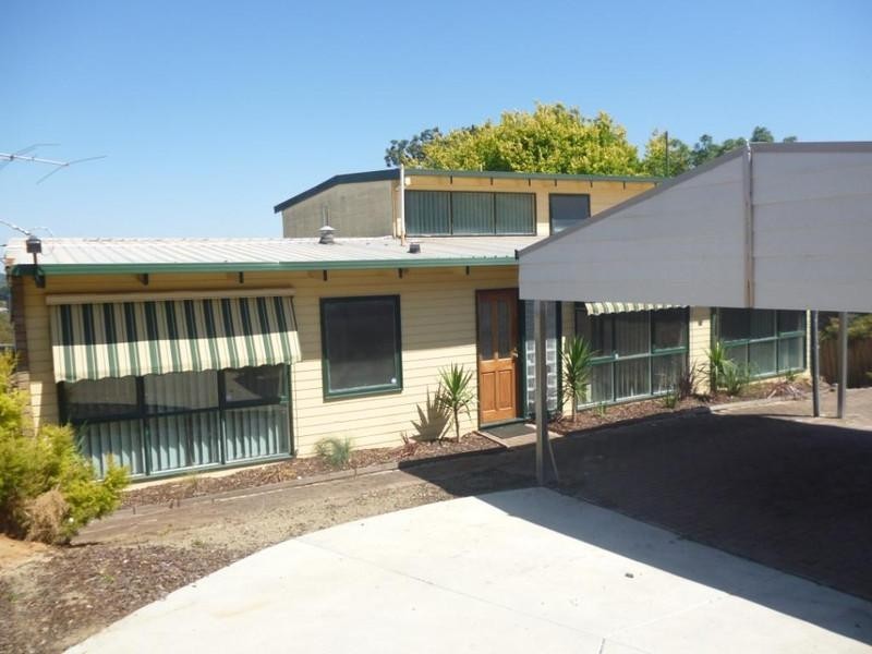 17 Edward Road, Chirnside Park VIC 3116