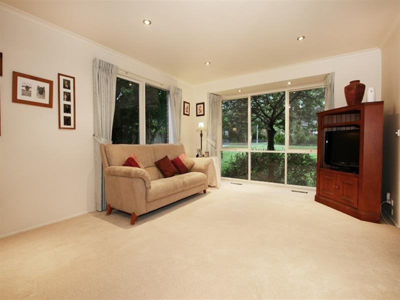 65 Alpine Way, Kilsyth VIC 3137