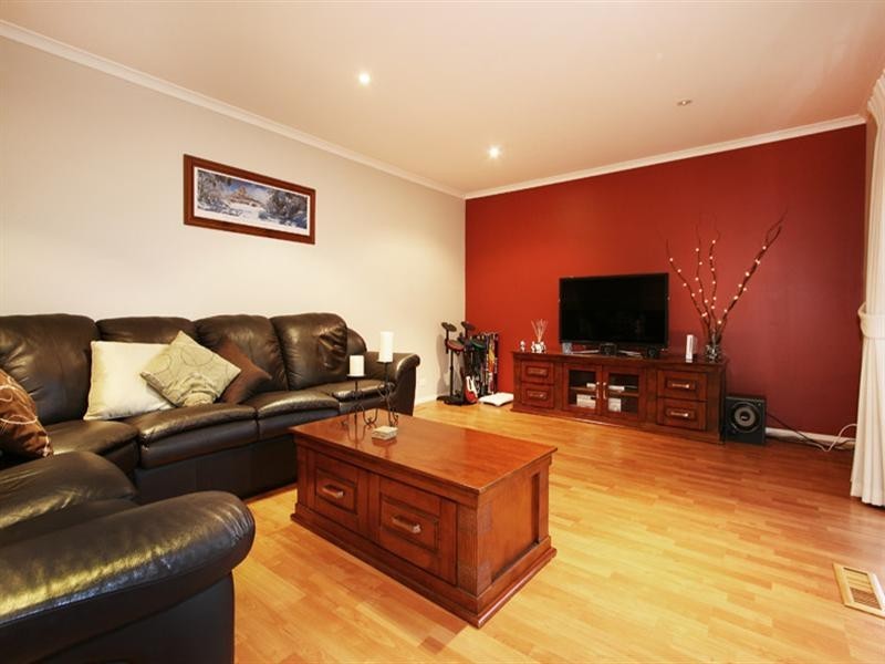 65 Alpine Way, Kilsyth VIC 3137