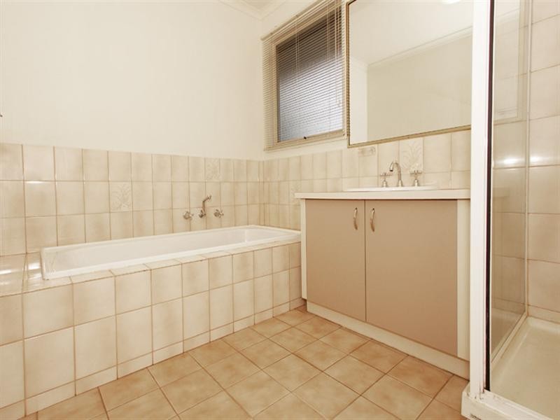 65 Alpine Way, Kilsyth VIC 3137