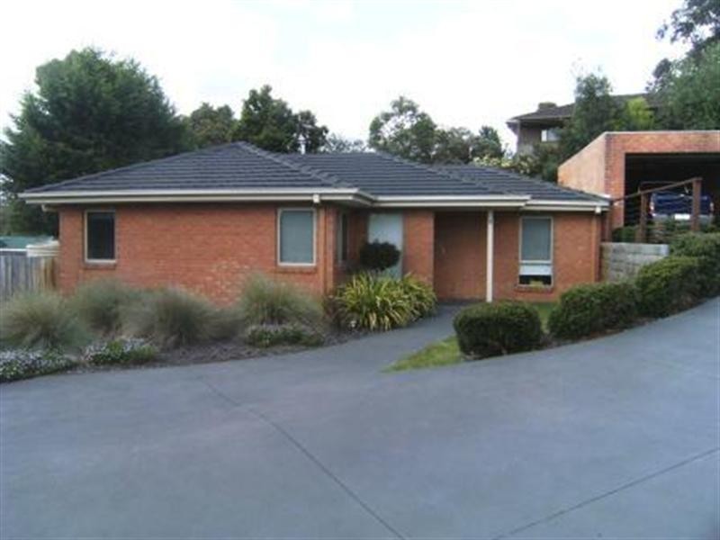 2/11 Peden Street, Chirnside Park VIC 3116