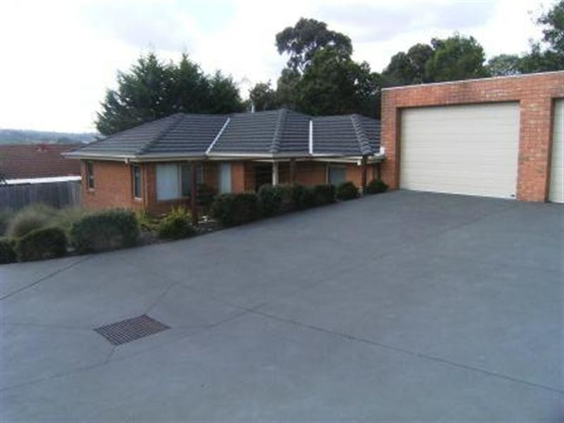 2/11 Peden Street, Chirnside Park VIC 3116