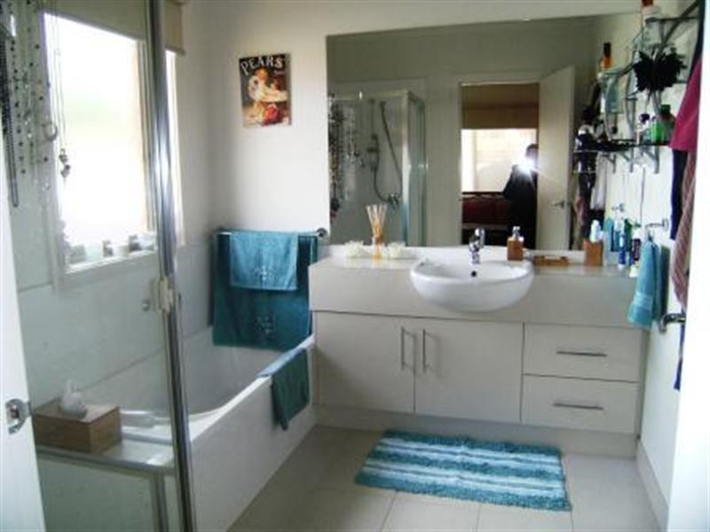 2/11 Peden Street, Chirnside Park VIC 3116