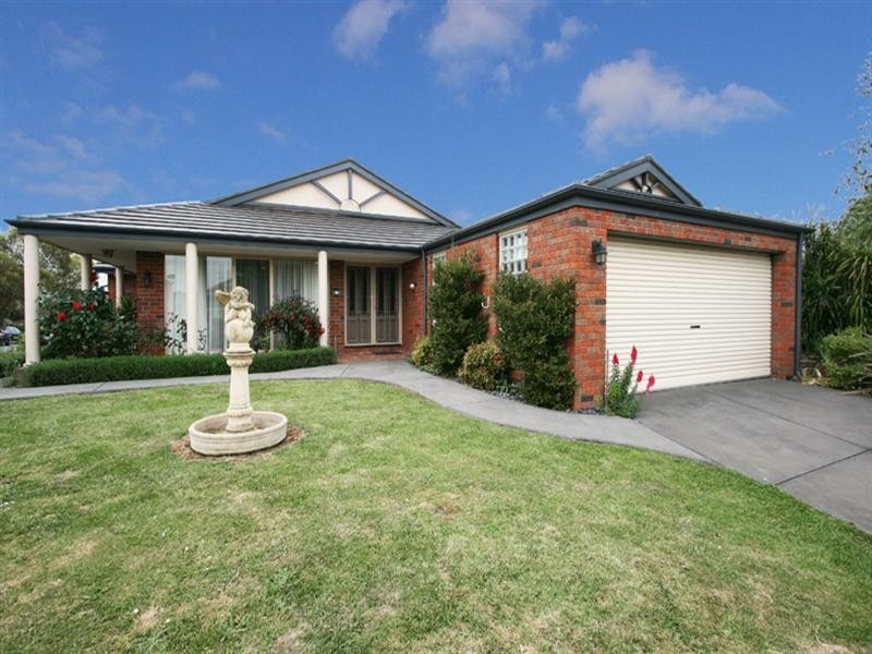 13 Regency Rise, Chirnside Park VIC 3116