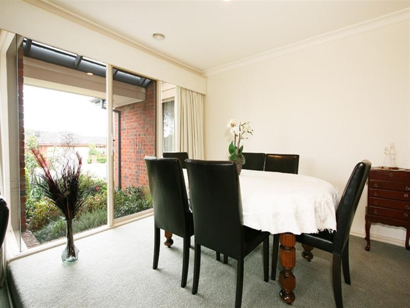 13 Regency Rise, Chirnside Park VIC 3116