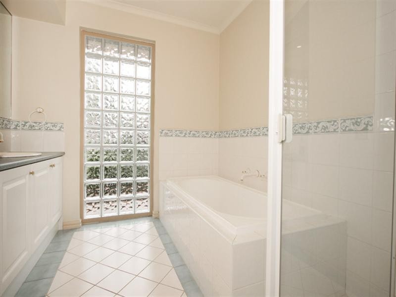 13 Regency Rise, Chirnside Park VIC 3116