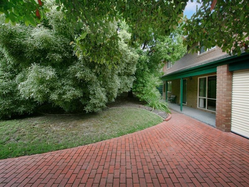 11 Roseman Road, Chirnside Park VIC 3116