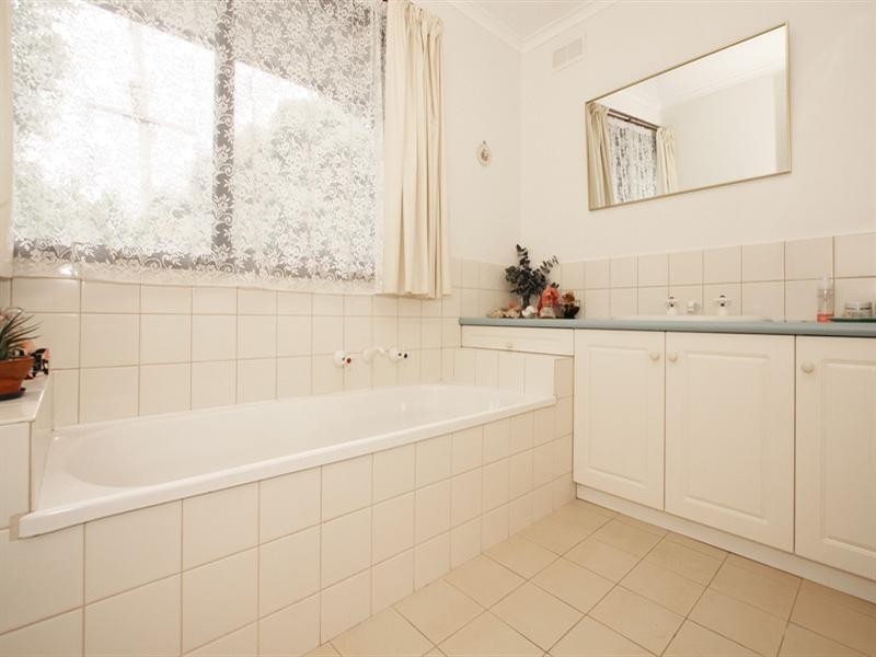 11 Roseman Road, Chirnside Park VIC 3116