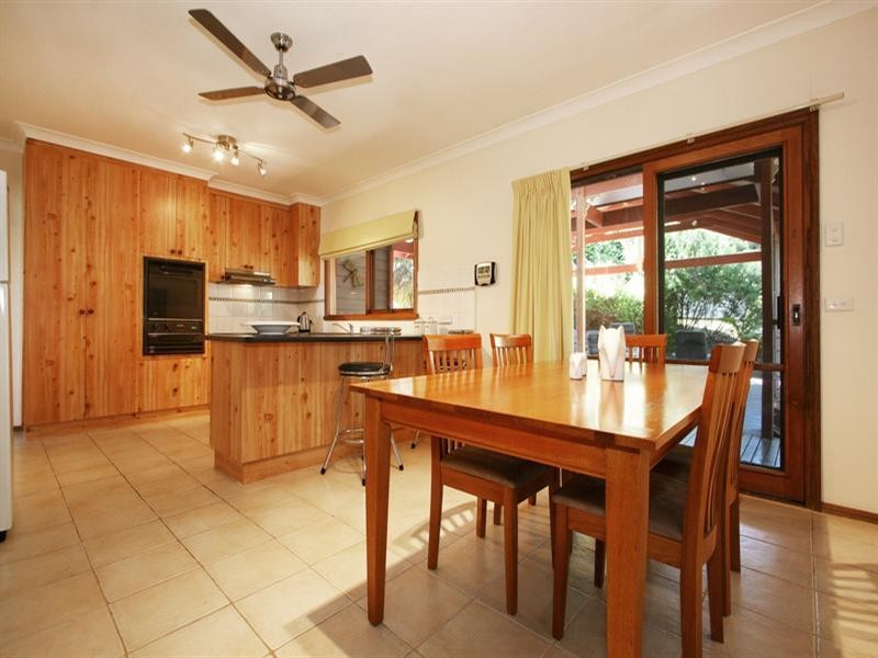 34 Cairncroft Avenue, Launching Place VIC 3139
