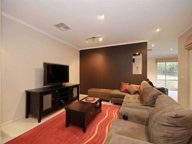 49 Pacific Drive, Mooroolbark VIC 3138