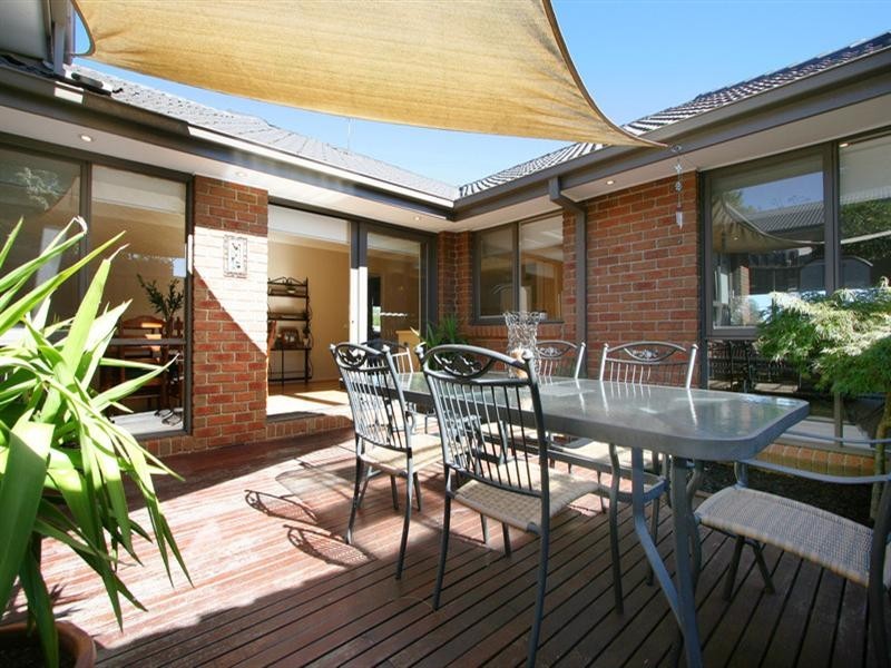 31 Meadowgate Drive, Chirnside Park VIC 3116